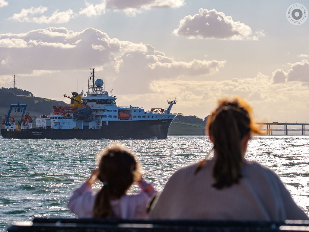 Watching the RRS Discovery sail into Dundee (Photo: Kuljit Athwal Photography)