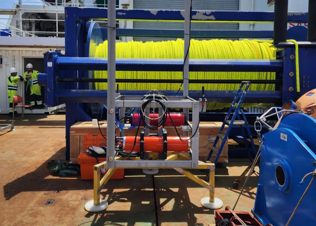 A lander loaded with hydrophones ready for deployment. It's in front of a winch able to deploy more than 5,000 m of rope.